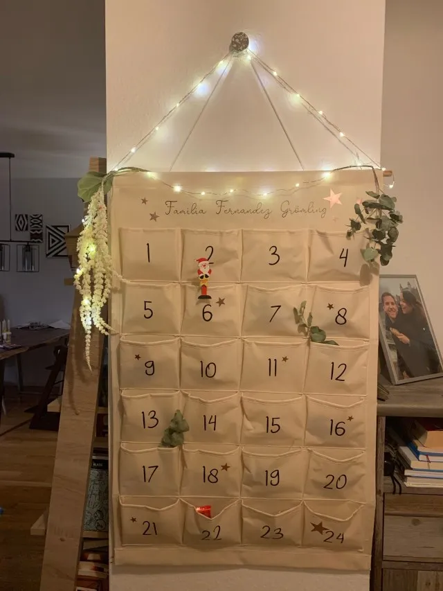 Adventskalender con pequeños regalitos para cada día de la temporada navideña.