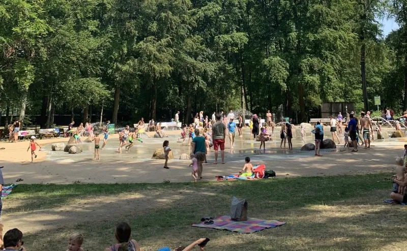 Featured image for Cooling Down in the Summer Time with Kids | Quick Guide to Water Parks in Frankfurt