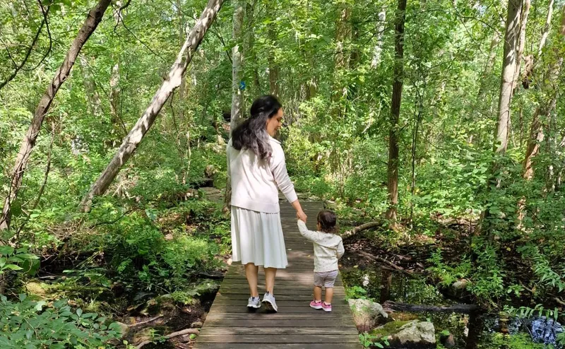 Featured image for 3 Tips for Planning Relaxing Visits Back Home After Having Children